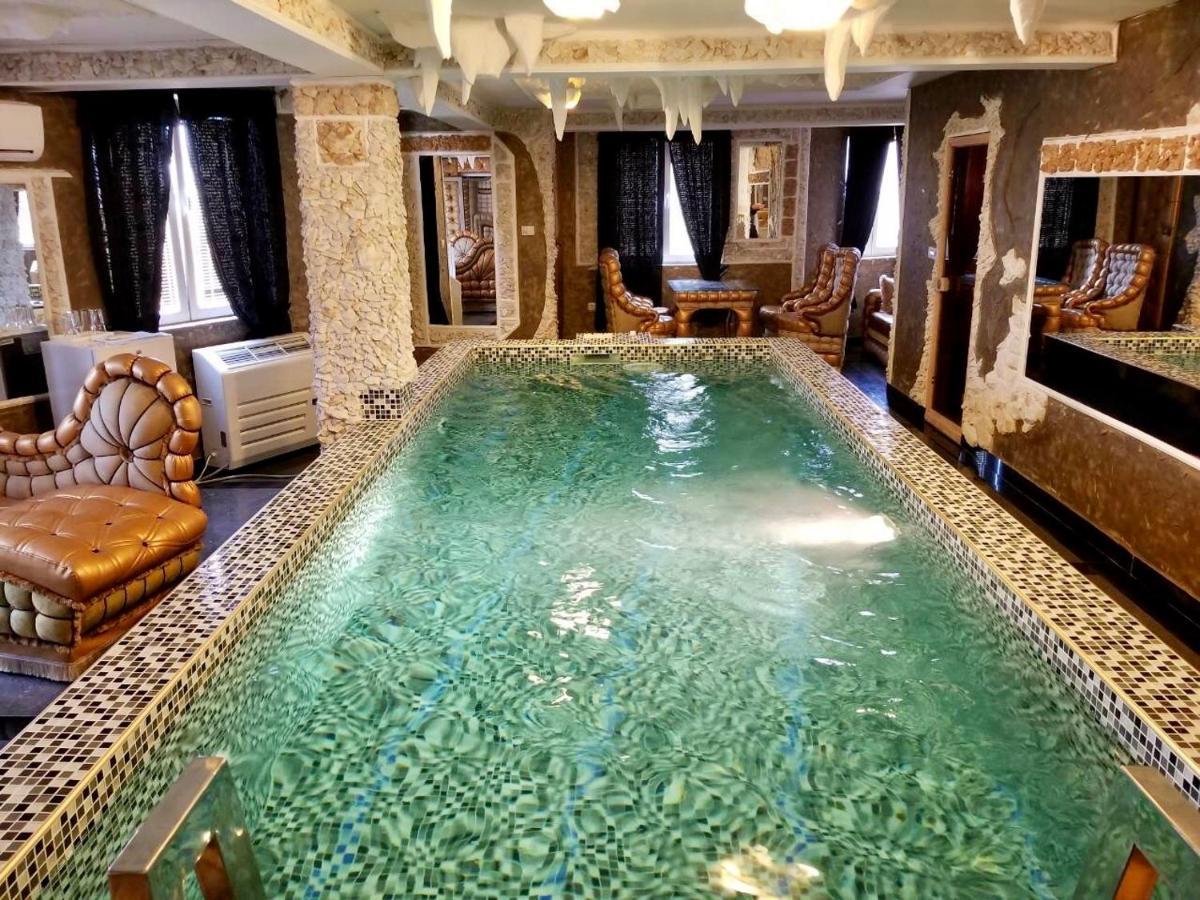 Bali Colosseum Hotel Belgrado Buitenkant foto
