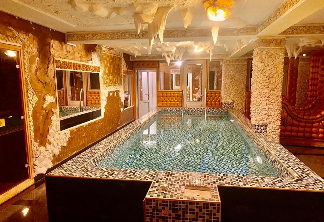 Bali Colosseum Hotel Belgrado Buitenkant foto