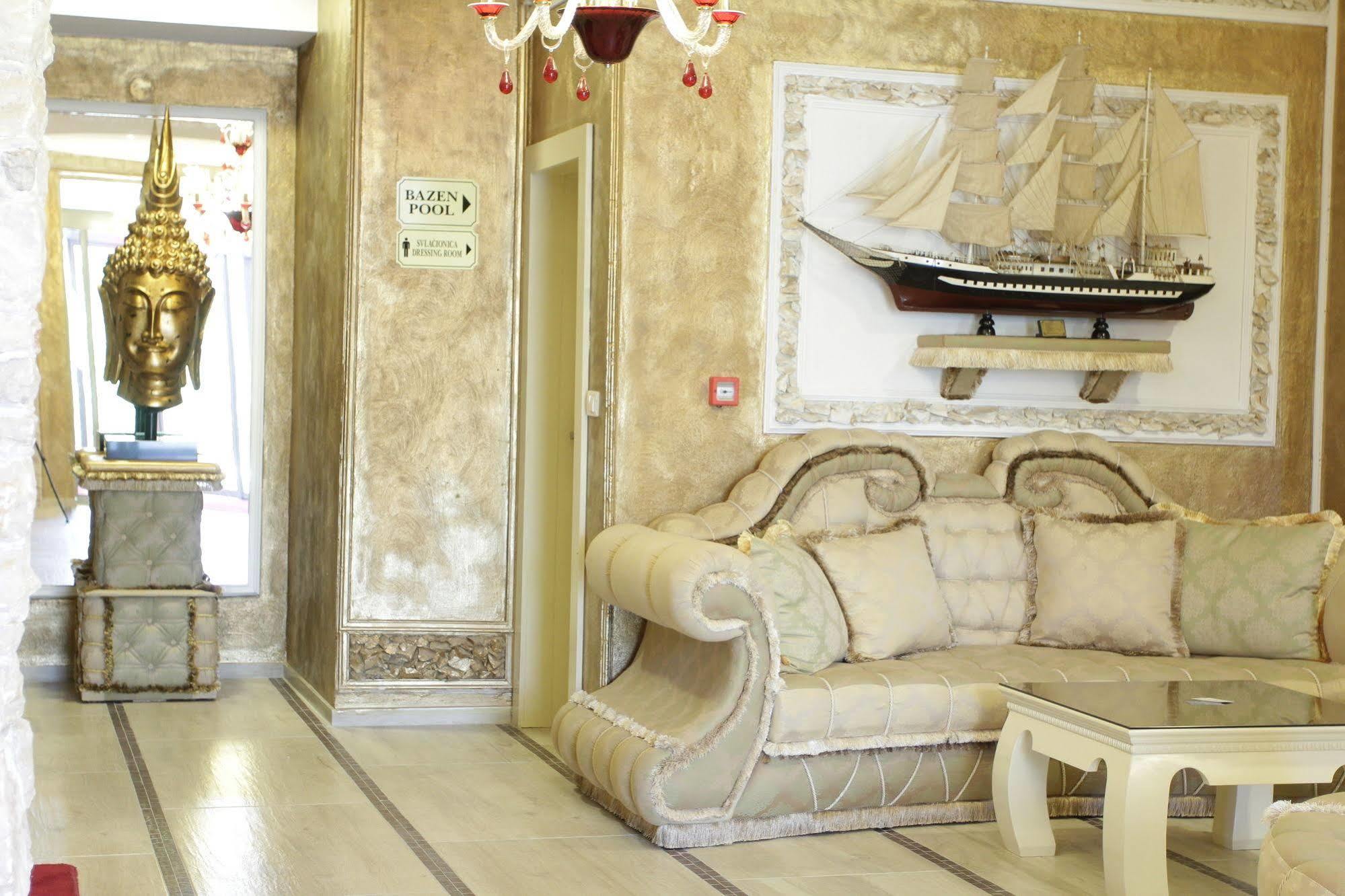 Bali Colosseum Hotel Belgrado Buitenkant foto