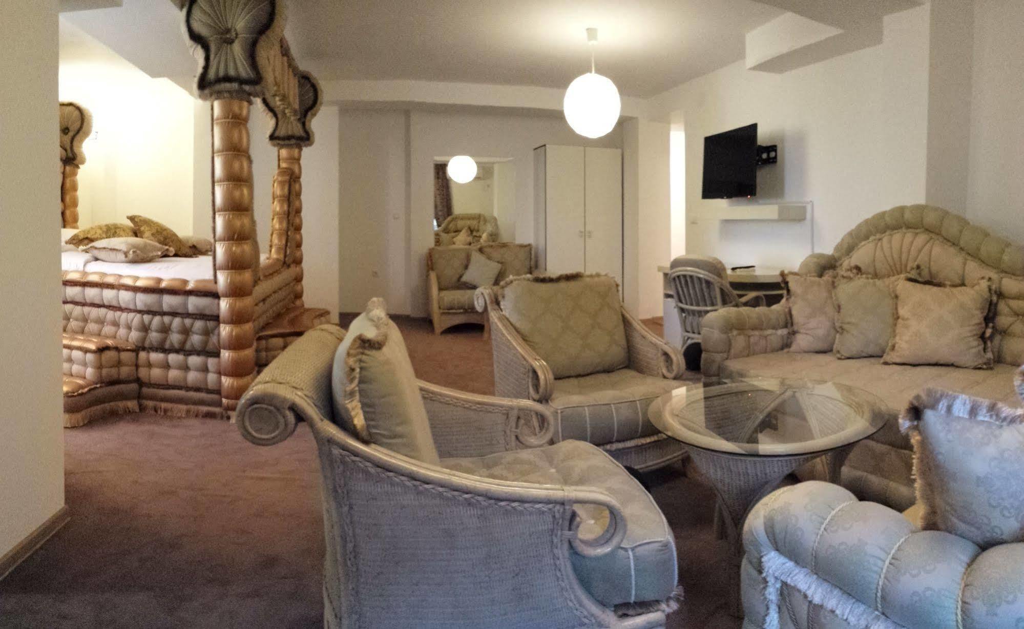 Bali Colosseum Hotel Belgrado Buitenkant foto