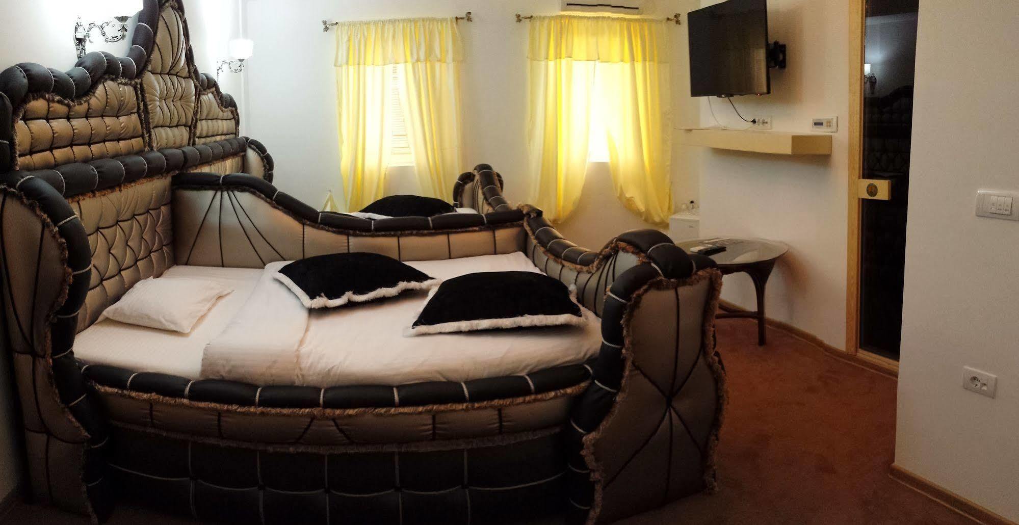 Bali Colosseum Hotel Belgrado Buitenkant foto
